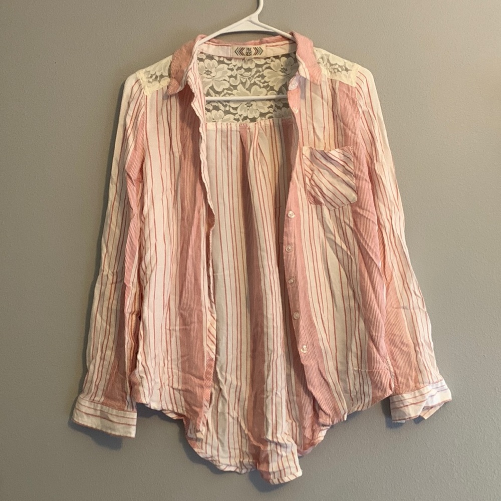 White and red stripes button up